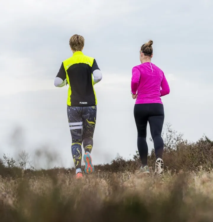 Hardlopend liggend van achteren